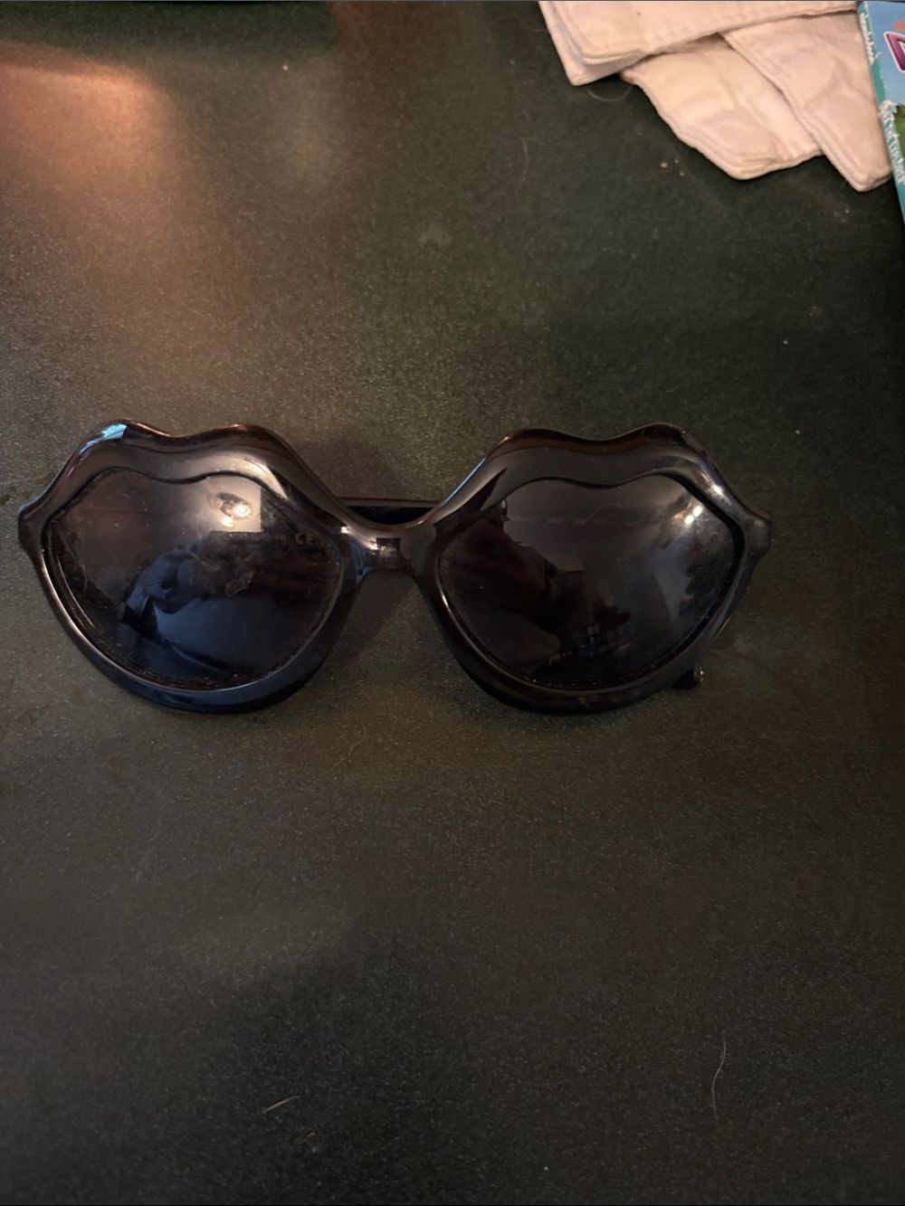 kate spade Heart-Shaped Sunglasses in Black